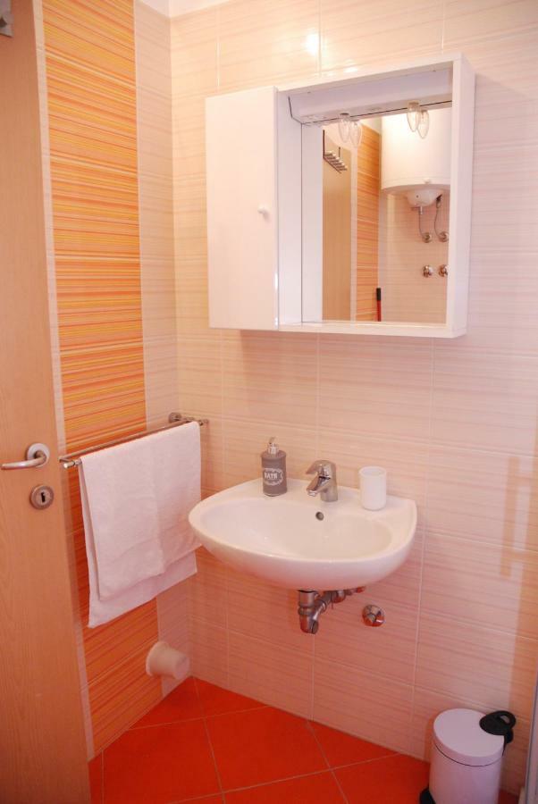 Apartmani Radin Rosini エクステリア 写真