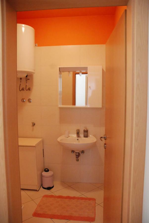 Apartmani Radin Rosini エクステリア 写真